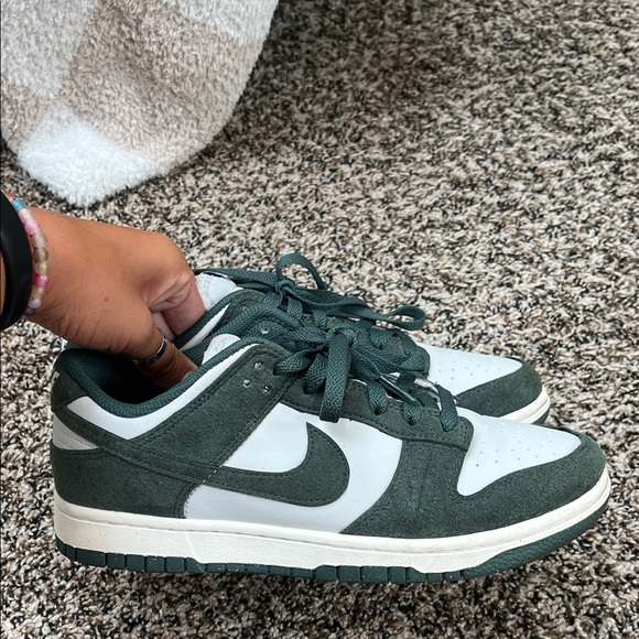 Nike dunks - Picture 1 of 4